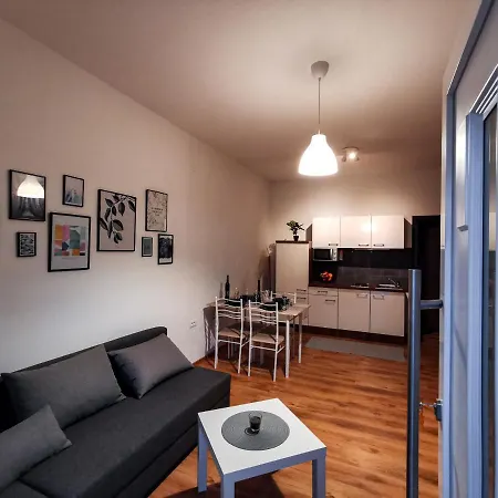 Apartment & Studio Pekica *