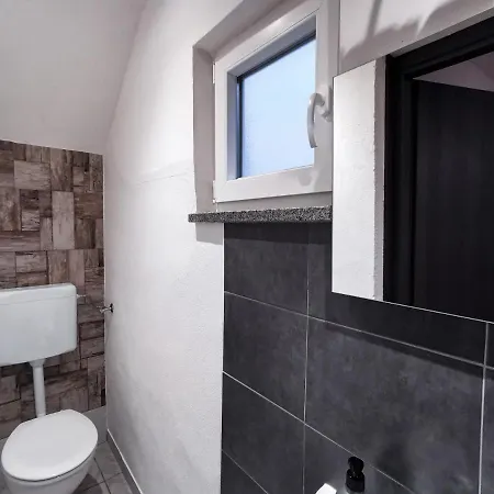 Apartment & Studio Pekica *