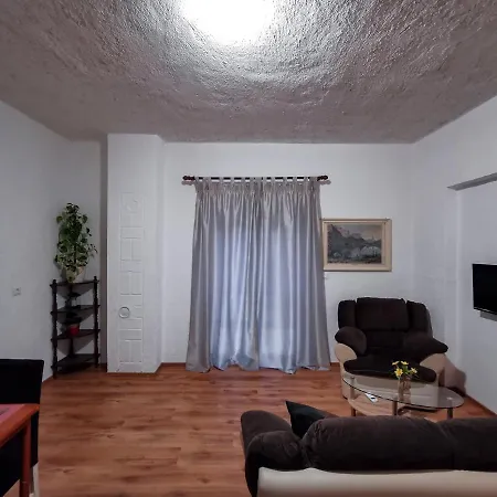 Apartment & Studio Pekica *