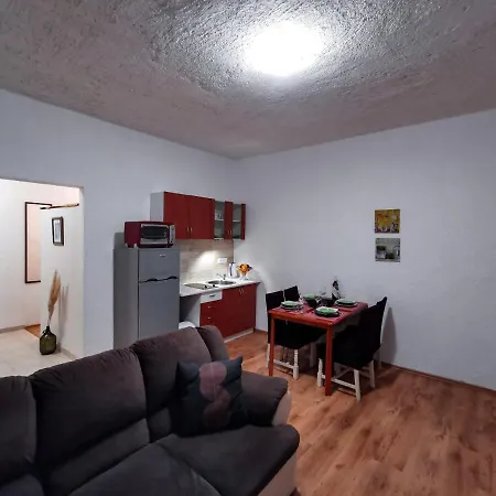 Apartment & Studio Pekica
