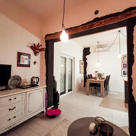 Apartment & Studio Pekica